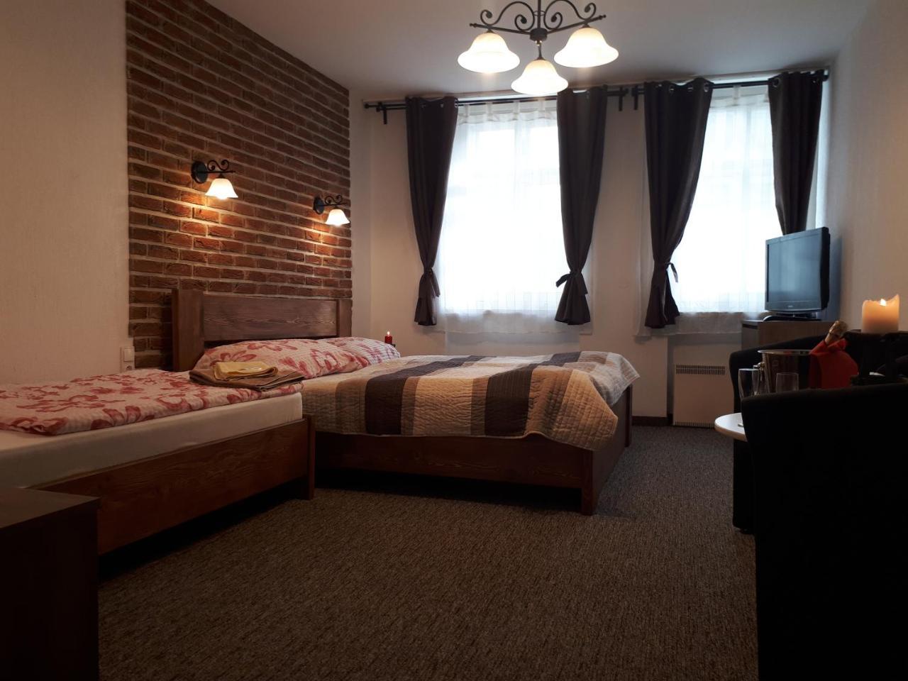 Penzion - Restaurant U Zámku Bečov nad Teplou Exterior foto