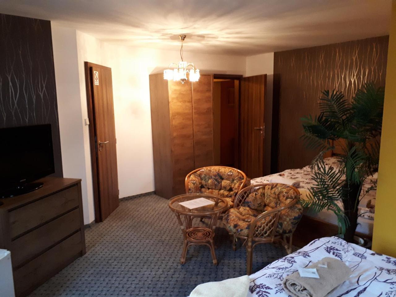Penzion - Restaurant U Zámku Bečov nad Teplou Quarto foto