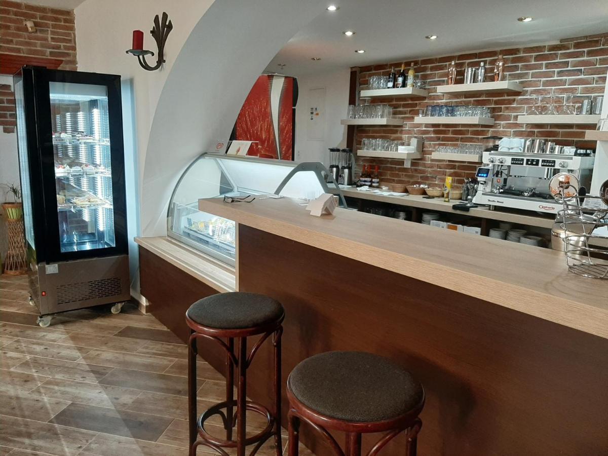 Penzion - Restaurant U Zámku Bečov nad Teplou Exterior foto