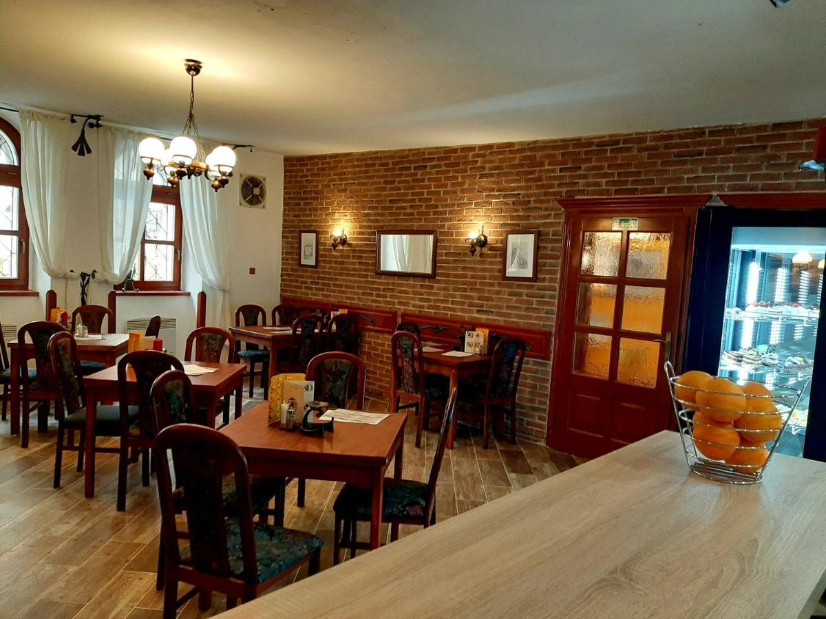 Penzion - Restaurant U Zámku Bečov nad Teplou Exterior foto